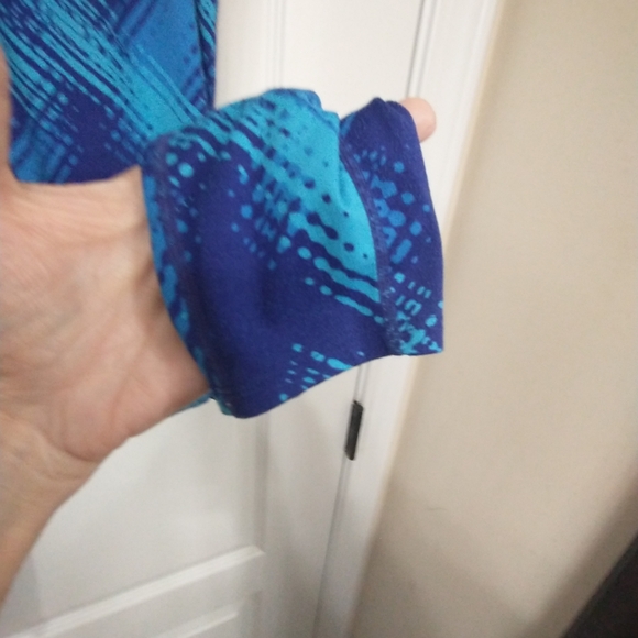 Athleta Blue And Teal Graphic Leggings with Tapered Design - Picture 5 of 10